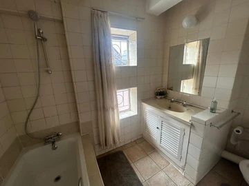 3 Bedroom Flat & Apartment