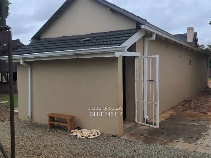 Eastlea 4-Bed Home with Modern Kitchen, Borehole & Garage