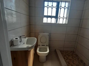 3 Bedroom Flat & Apartment