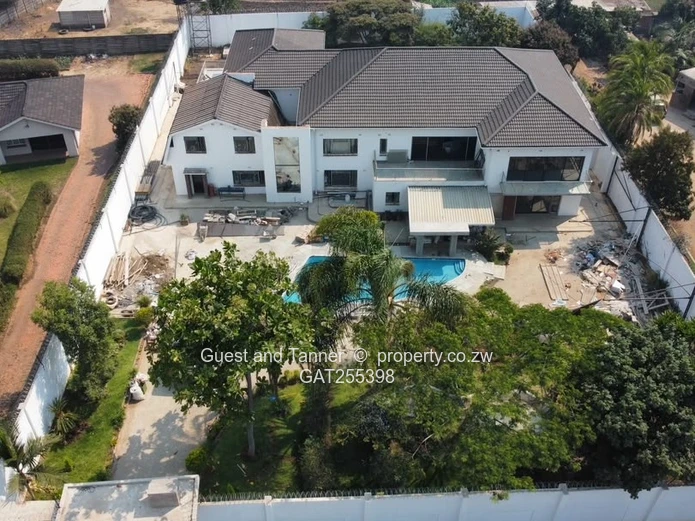 EMERALD HILL | SUBSTANTIAL 5-BEDROOM RESIDENCE ON 2000m²