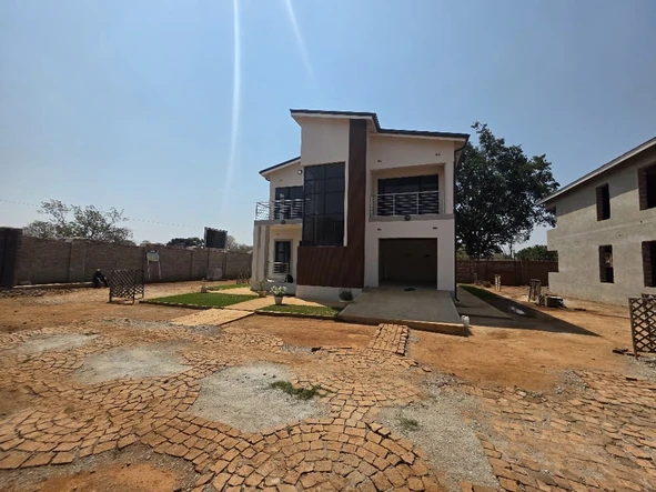 4 Bedroom Flat & Apartment