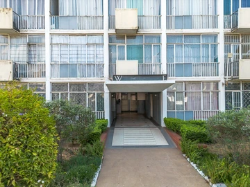 2 Bedroom Flat & Apartment
