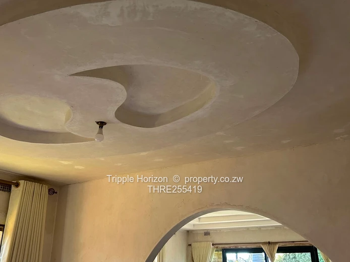 Spacious 4-Bed Westgate Home with Double Garage & Borehole