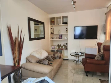 2 Bedroom Flat & Apartment