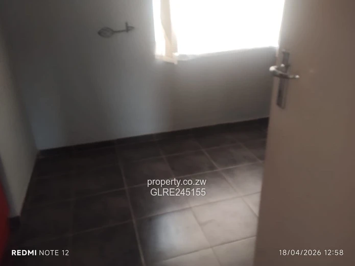 3-Bed Houghton Park Home — Walled Yard, Tank & Ensuite