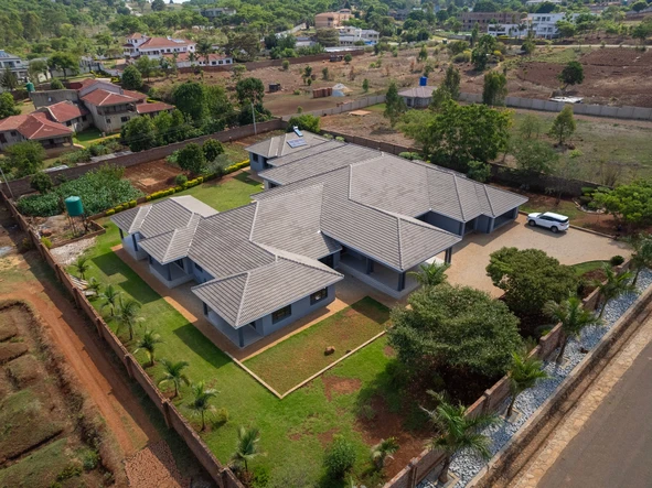 10 Bedroom House