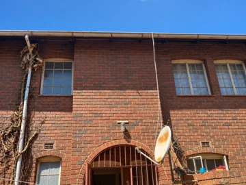 2 Bedroom Flat & Apartment
