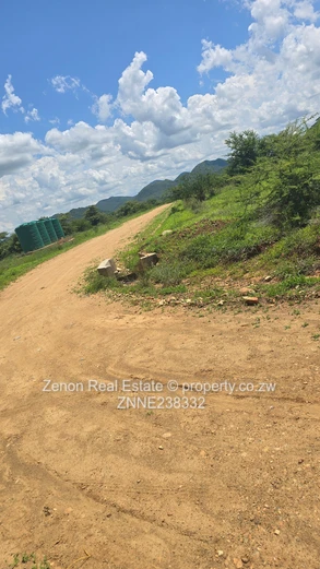 1.5ha plot in Mutare.500m from the harare mutare main rd.plot with good views (Sole Mandate)