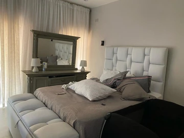 3 Bedroom Flat & Apartment