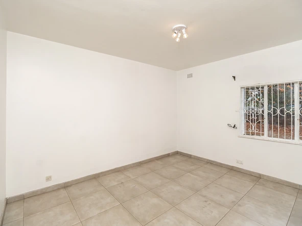 3 Bedroom Flat & Apartment