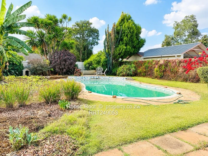  Spacious Family Home with Excellent Potential (Sole Mandate)