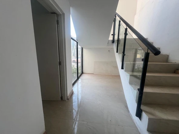 4 Bedroom Flat & Apartment