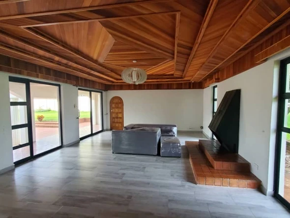 5 Bedroom House
