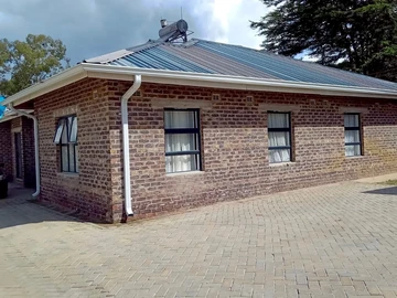 2 Bedroom Flat & Apartment
