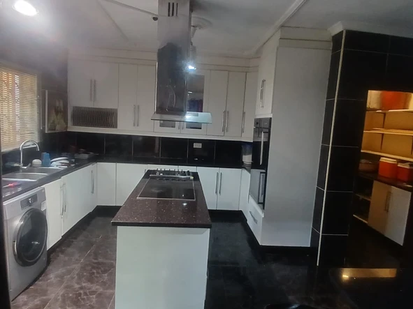5 Bedroom House