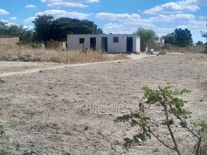 1500m² Vacant Stand with Outbuilding in Chitungwiza