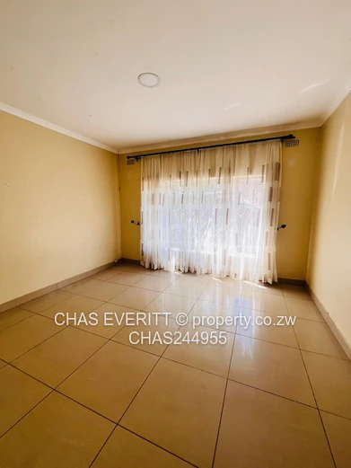 6 Bedroom House To Rent in Greendale
