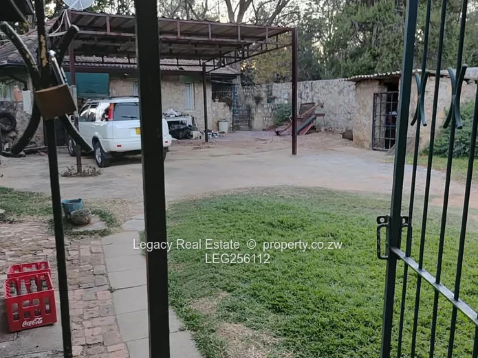 Burnside 4-Bed Oasis: Pool, Borehole & 4047m2 Garden
