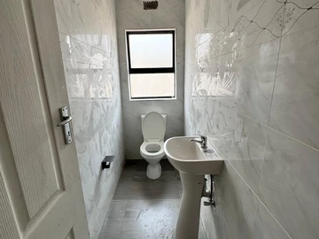 3 Bedroom Flat & Apartment