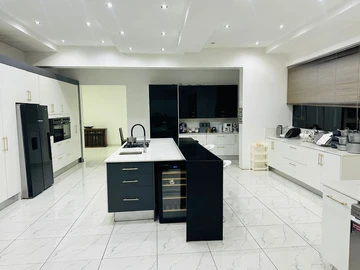 6 Bedroom House