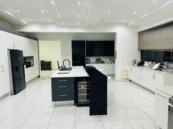 6 Bedroom House