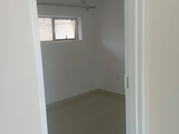 2 Bedroom Flat & Apartment