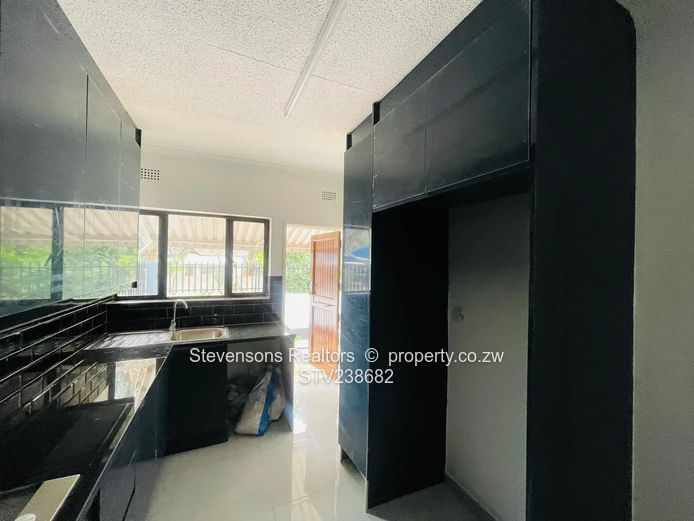 2 Bedroom Garden Flat To Let in Avondale West!