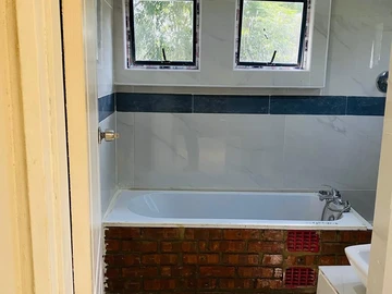 2 Bedroom Flat & Apartment