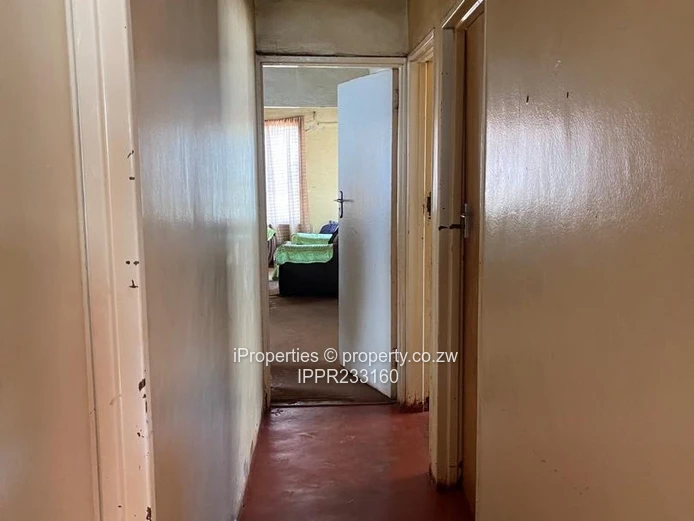 A neat 4-bedroom home sitting on 300m² with full Title Deeds. (Sole Mandate)