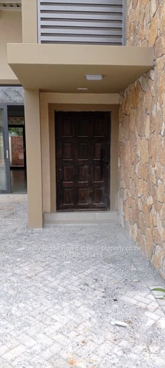 Modern 3 Bed, 2 Bath Flat in Borrowdale with Borehole