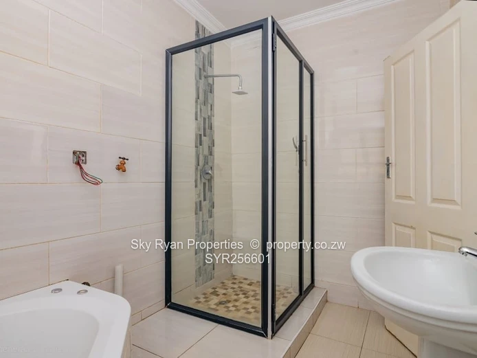 5-Bedroom Family Home For Sale - Madokero 