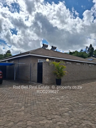 Neat 2-bedroom unit in secure complex