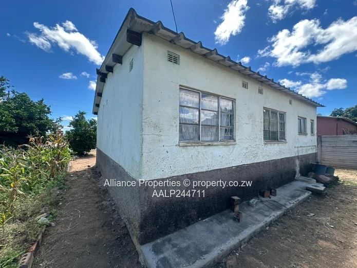 4-Bedroom House for Sale in Luveve, Bulawayo (Leasehold)