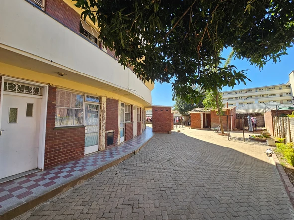 35 Bedroom Flat & Apartment
