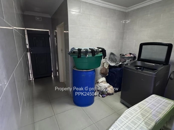 Beautiful Hatfield 5-Bed Home on 1,870m² — Solar System, Borehole