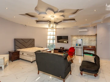 5 Bedroom House