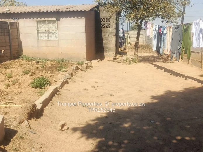 Secure Walled 1-Bed Home with Yard in Mkoba