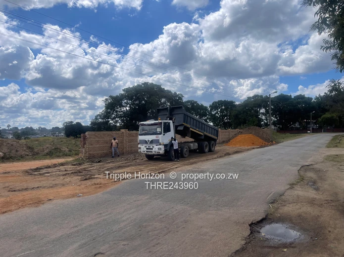 Greendale 530 m² Stand — Main Road Frontage, Municipal Water & Sewer