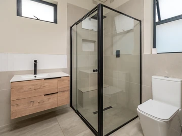 3 Bedroom Flat & Apartment