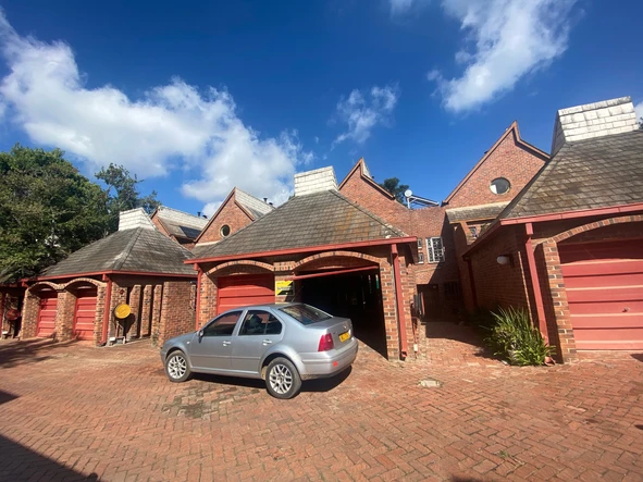 3 Bedroom Flat & Apartment