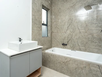 3 Bedroom Flat & Apartment