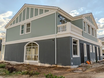 4 Bedroom Flat & Apartment