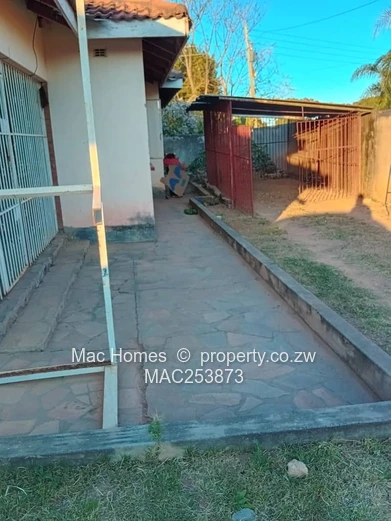 3 bedroom house to let in zimre (Sole Mandate)