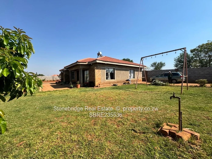 3 Bedroomed Corner stand house in Emhlangeni for sale