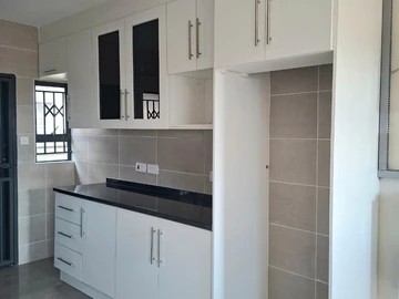 2 Bedroom Flat & Apartment