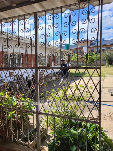 Kensington 5-Bed Walled Home, Garden, Verandah & Garage
