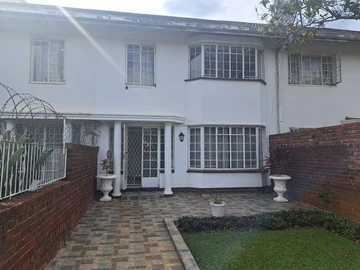2 Bedroom Flat & Apartment