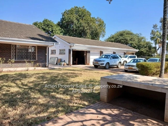 Lovely Family Home With 4 Beds! 