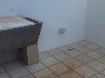 2 Bedroom Flat & Apartment