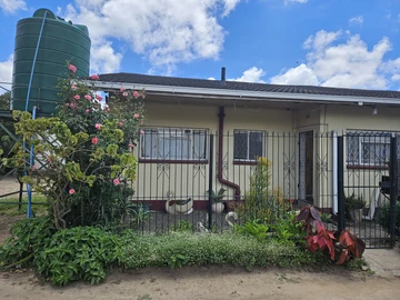 2 Bedroom Flat & Apartment